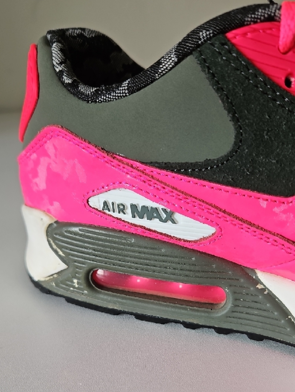 Nike Women’s Black & Hot Pink Running Sneakers - Picture 3 of 7